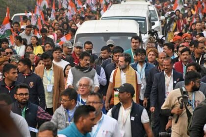 Rahul Gandhi's Yatra Stopped By Cops